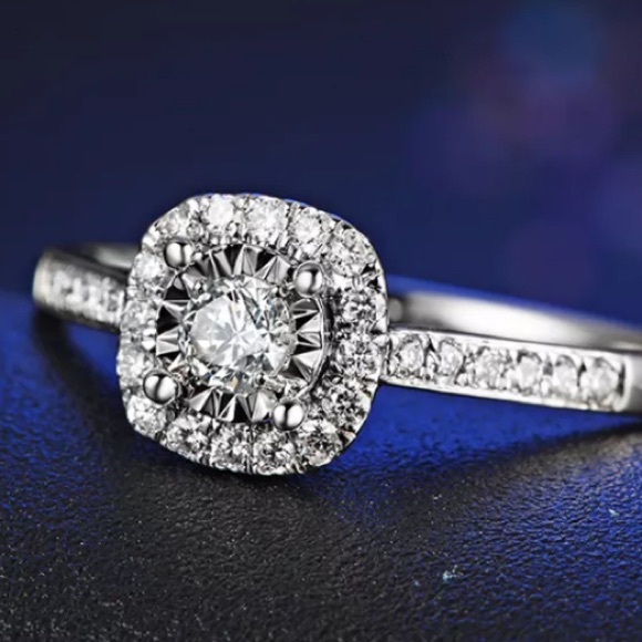 NWOT engagement diamond ring 💍 - Picture 4 of 7